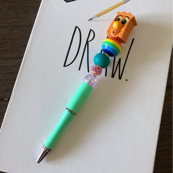 Disney Doorables: Alice in Wonderland: Doorknob handmade beaded pen - Picture 2 of 3